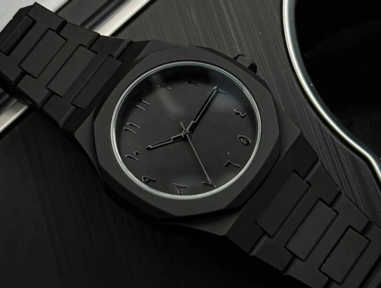 Main view of AURA Timepiece No. 33